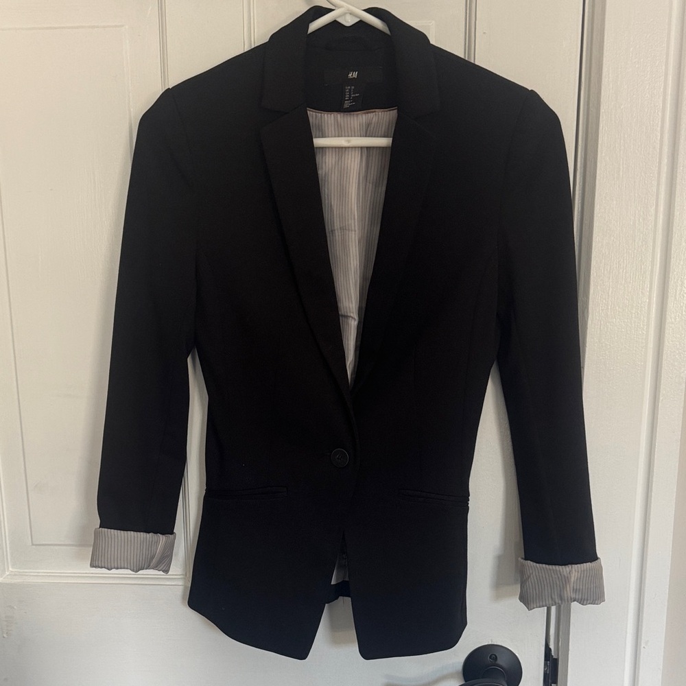 H&M Women’s Classic Slim Black Blazer